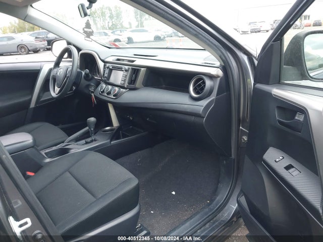 Toyota RAV4 LE 2015 JTMBFREV8FJ037977 Image 5