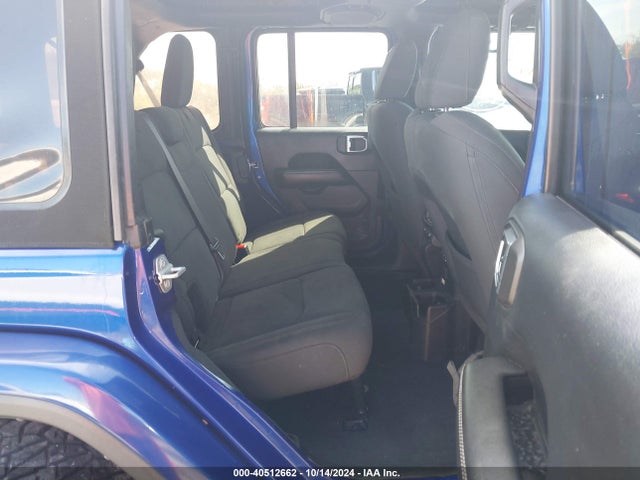 1C4HJXEN3JW211737 Jeep Wrangler Unlimited Sahara 4x4