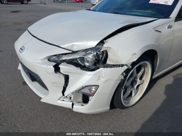 JF1ZNAA15E8707132 Scion Fr-s Monogram