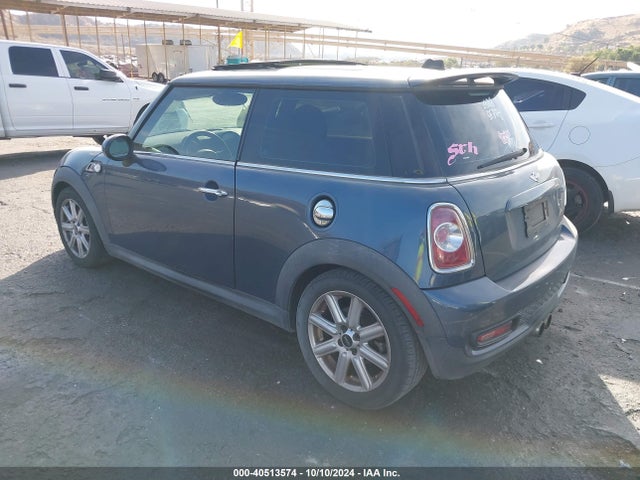 2011 MINI COOPER S WMWSV3C54BTY21006 Photo 2
