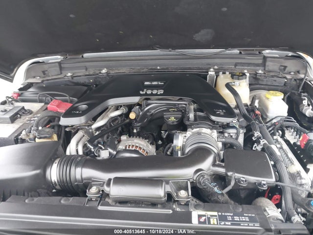 1C4HJXEG1JW140698 Jeep Wrangler Unlimited Sahara 4x4
