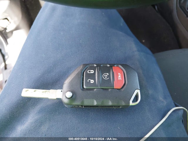 1C4HJXEG1JW140698 Jeep Wrangler Unlimited Sahara 4x4