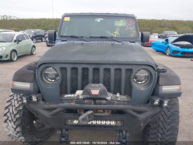 1C4HJXEG1JW140698 Jeep Wrangler Unlimited Sahara 4x4