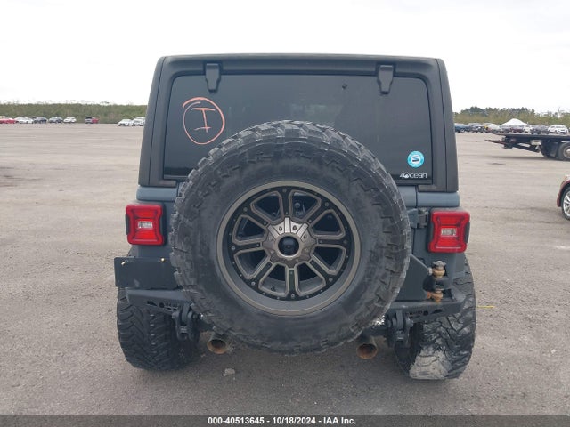 1C4HJXEG1JW140698 Jeep Wrangler Unlimited Sahara 4x4