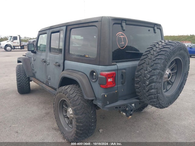 1C4HJXEG1JW140698 Jeep Wrangler Unlimited Sahara 4x4