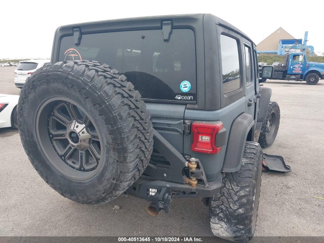 1C4HJXEG1JW140698 Jeep Wrangler Unlimited Sahara 4x4
