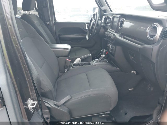 1C4HJXEG1JW140698 Jeep Wrangler Unlimited Sahara 4x4