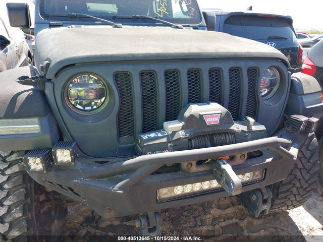 1C4HJXEG1JW140698 Jeep Wrangler Unlimited Sahara 4x4
