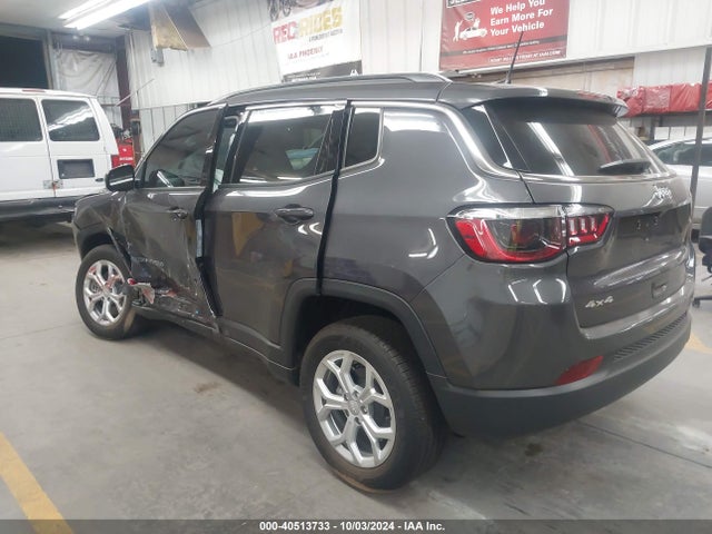 Jeep Compass Latitude 4x4 2024 3C4NJDBN7RT125032 Image 3