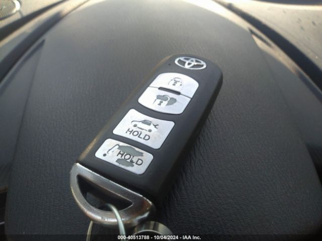 3MYDLBYV2KY503494 Toyota YARIS LE