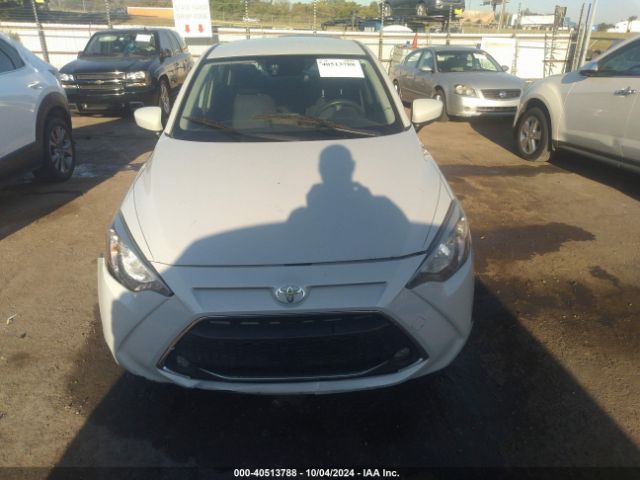 3MYDLBYV2KY503494 Toyota YARIS LE