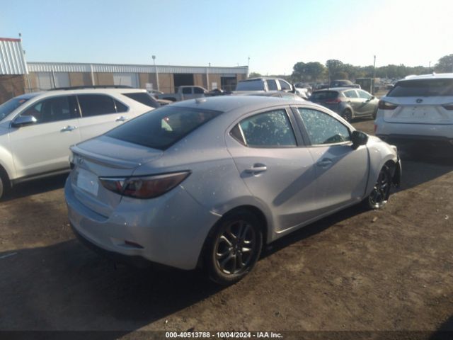 3MYDLBYV2KY503494 Toyota YARIS LE