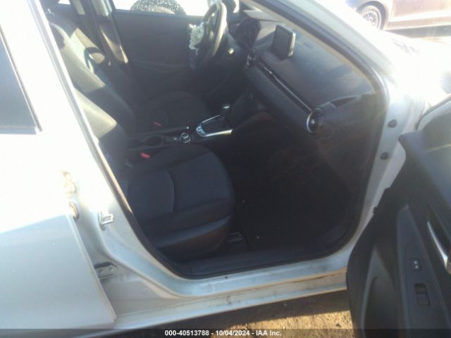 3MYDLBYV2KY503494 Toyota YARIS LE