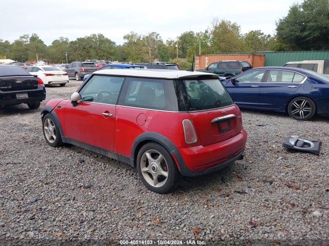 2006 MINI COOPER WMWRC33586TK66619 Photo 2