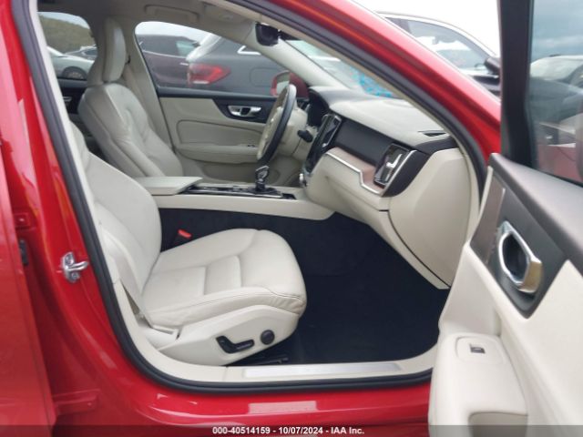 7JR102FK5KG001701 Volvo S60 T5 Momentum