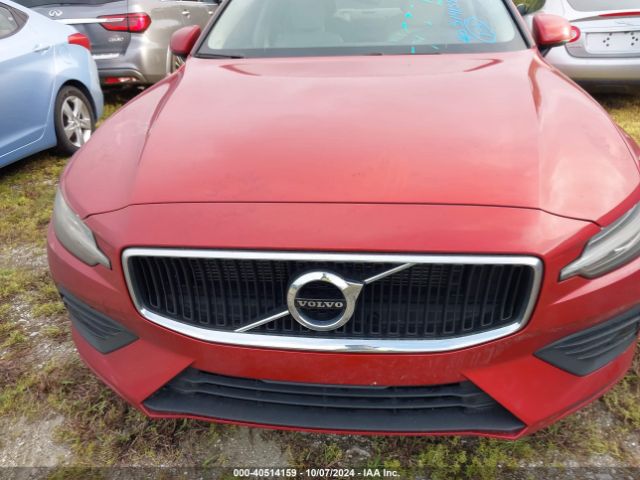 7JR102FK5KG001701 Volvo S60 T5 Momentum