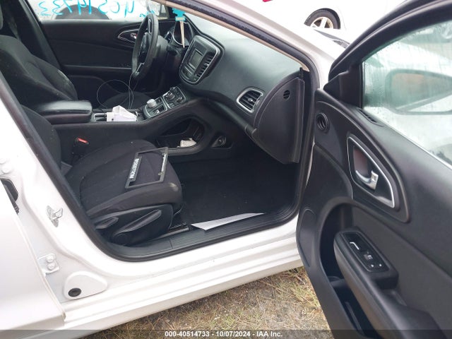 Chrysler 200 Limited 2015 1C3CCCAB4FN541302 Image 5