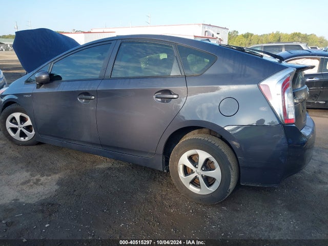 Toyota Prius Three 2014 JTDKN3DU4E0372652 Image 3