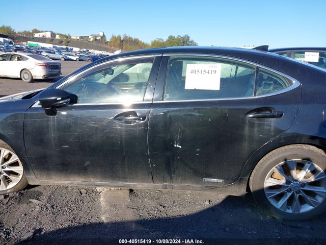 JTHBW1GG8F2090557 Lexus ES 300H