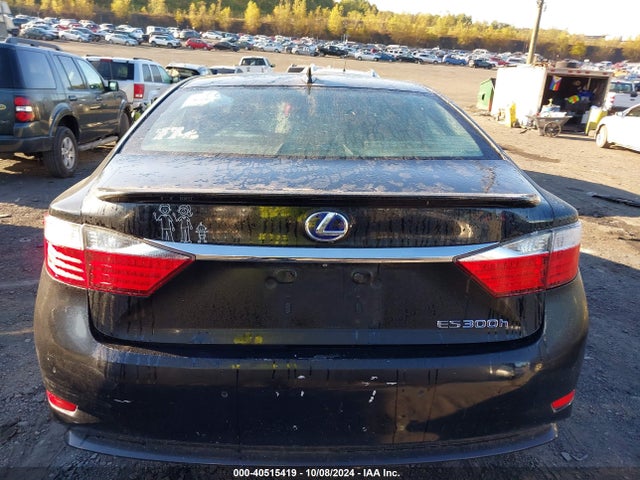 JTHBW1GG8F2090557 Lexus ES 300H
