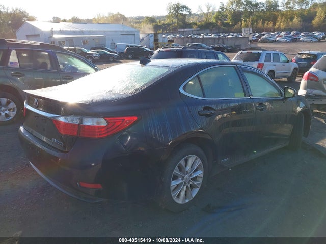JTHBW1GG8F2090557 Lexus ES 300H