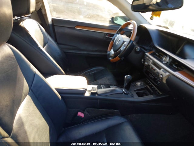 JTHBW1GG8F2090557 Lexus ES 300H