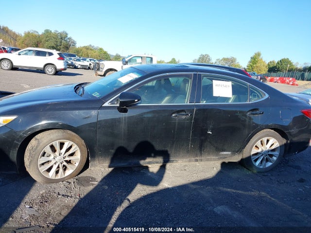 JTHBW1GG8F2090557 Lexus ES 300H