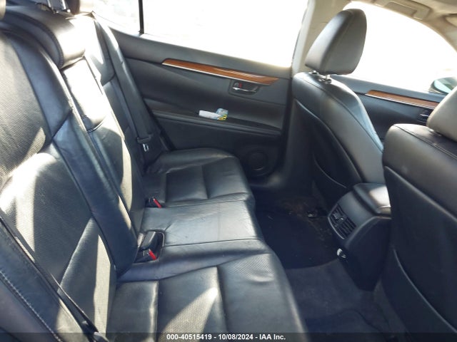 JTHBW1GG8F2090557 Lexus ES 300H