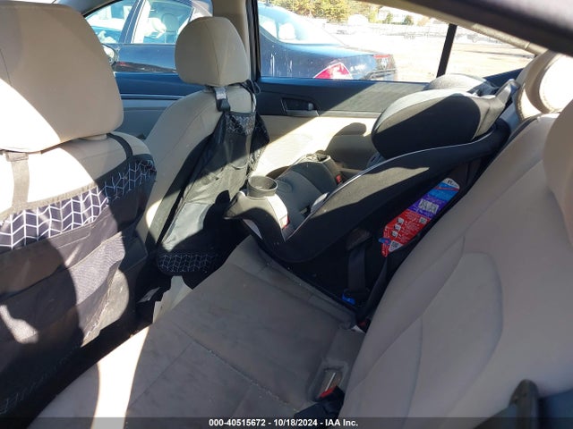 5NPD84LF8HH101402 Hyundai ELANTRA SE