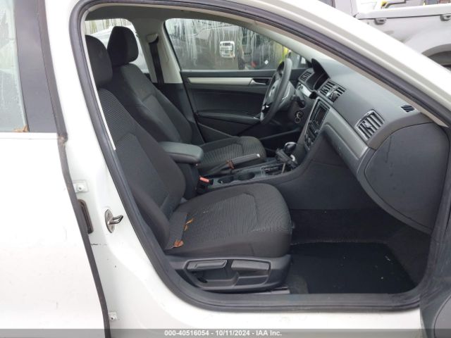 1VWAS7A35GC045652 Volkswagen Passat 1.8t S