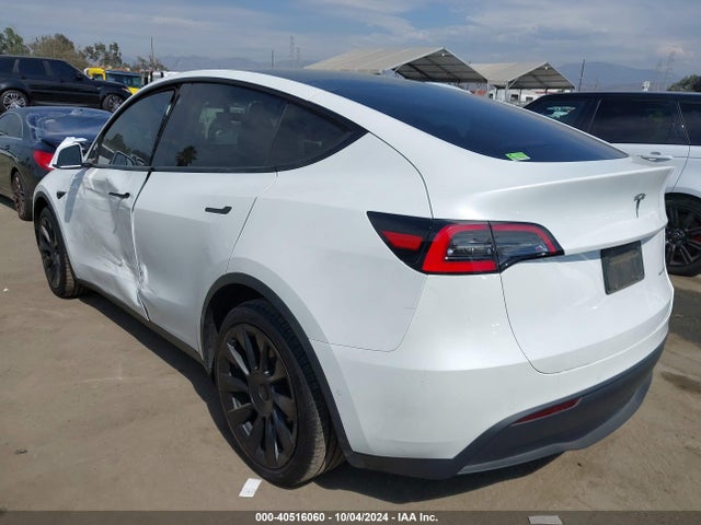 2021 TESLA MODEL Y 5YJYGDEE7MF092791 Photo 2