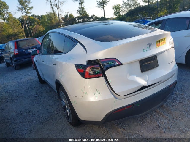 2021 TESLA MODEL Y 5YJYGAEE0MF188311 Photo 2