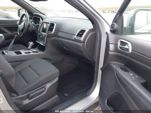 1C4RJEAGXJC359224 Jeep Grand Cherokee Laredo E 4x2