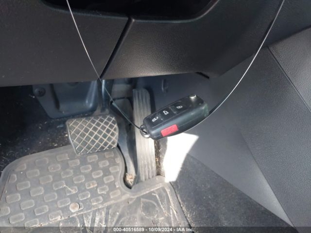 WVGAV7AX1FW523796 Volkswagen TIGUAN SE