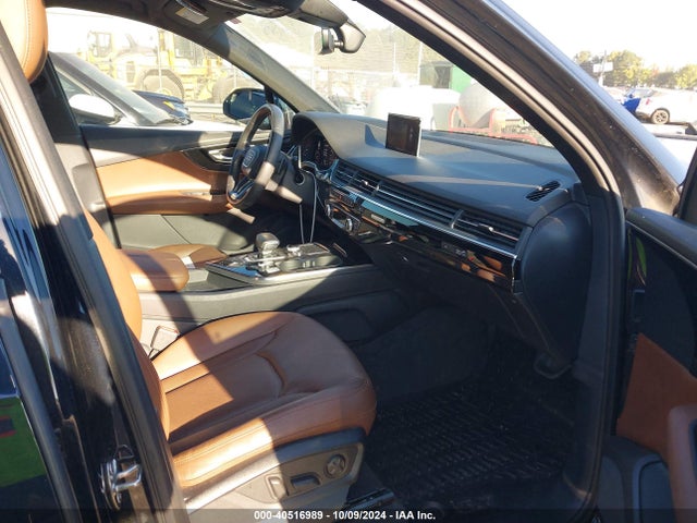 Audi Q7 3.0t Premium 2017 WA1VAAF78HD036353 Image 5