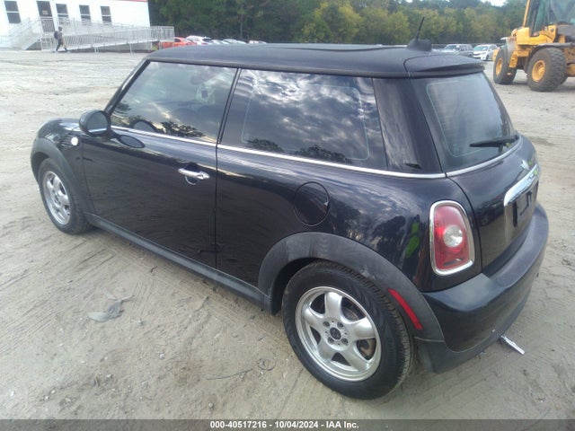 2007 MINI COOPER WMWMF33547TL77896 Photo 2