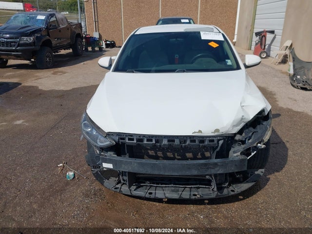 5NPD84LF1JH285006 Hyundai ELANTRA SEL
