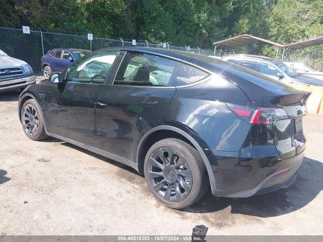 2022 TESLA MODEL Y 7SAYGDEE8NF429568 Photo 2