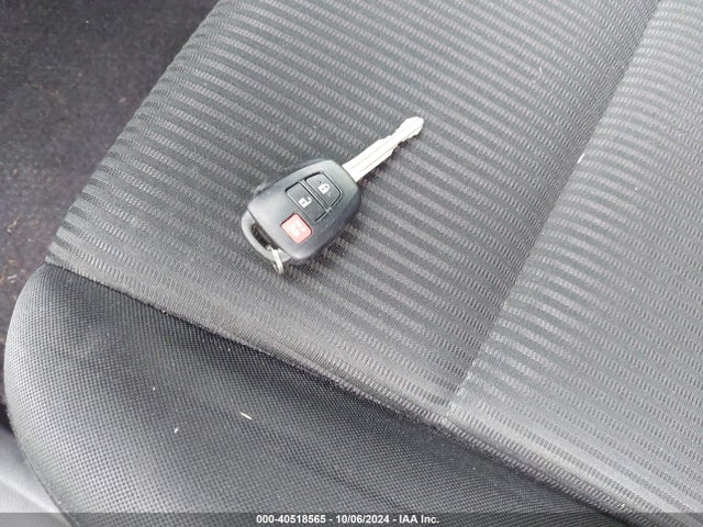 Toyota RAV4 LE 2017 JTMZFREV6HJ702540 Image 11