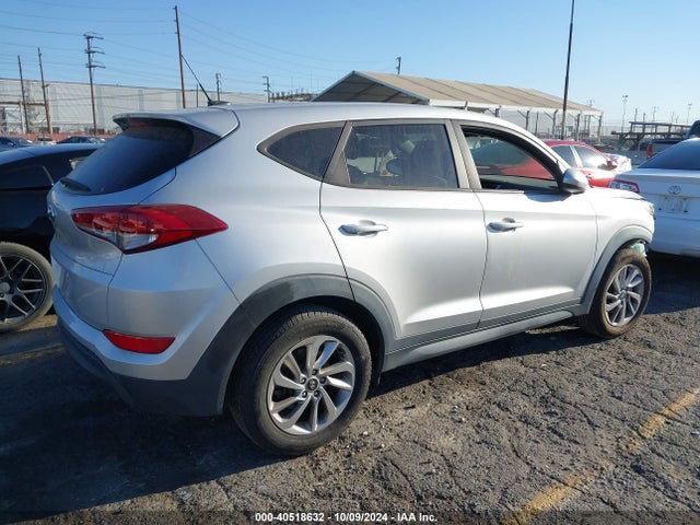 Hyundai TUCSON SE 2017 KM8J23A45HU441768 Image 4
