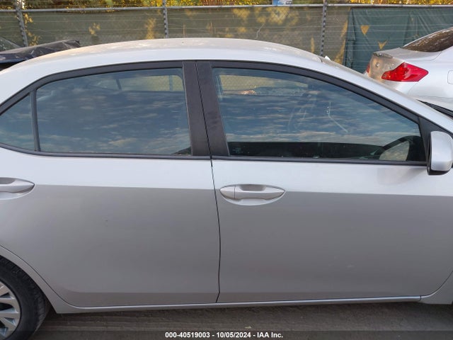 Toyota COROLLA LE 2018 5YFBURHEXJP814133 Image 14