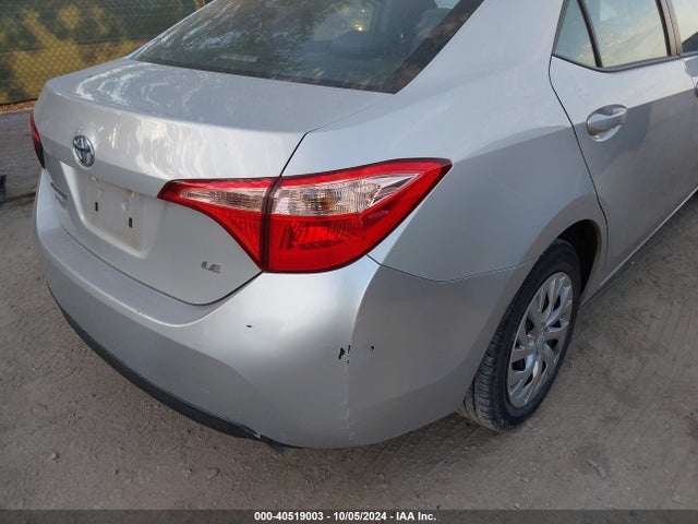 Toyota COROLLA LE 2018 5YFBURHEXJP814133 Image 18