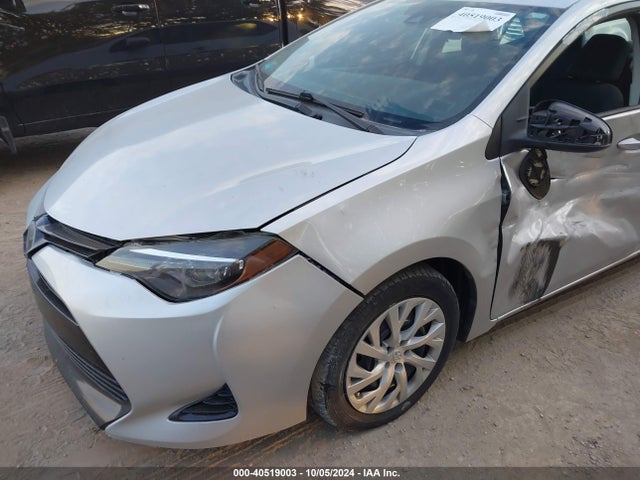 Toyota COROLLA LE 2018 5YFBURHEXJP814133 Image 19