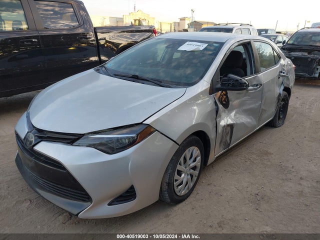 Toyota COROLLA LE 2018 5YFBURHEXJP814133 Image 2