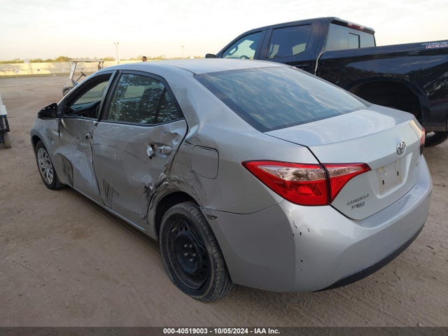 Toyota COROLLA LE 2018 5YFBURHEXJP814133 Image 3
