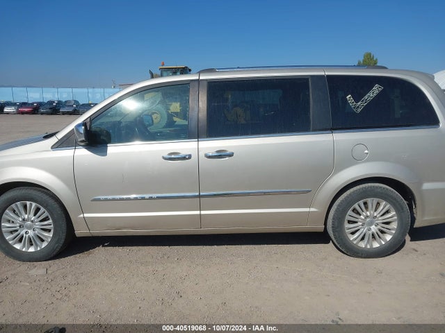 2C4RC1GG9ER115250 Chrysler Town & Country Limited