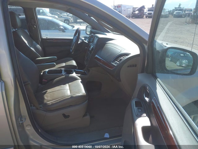 2C4RC1GG9ER115250 Chrysler Town & Country Limited