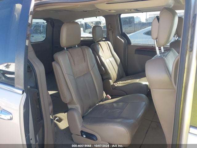 2C4RC1GG9ER115250 Chrysler Town & Country Limited