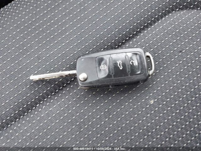 1VWAT7A38GC013842 Volkswagen Passat 1.8t S