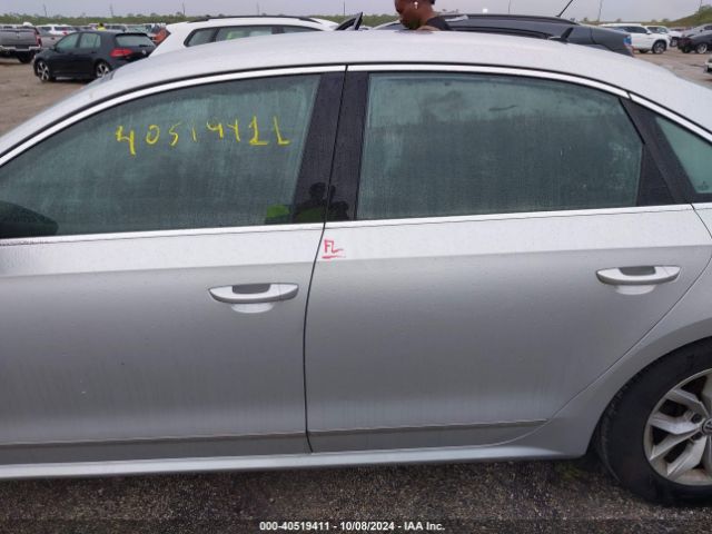 1VWAT7A38GC013842 Volkswagen Passat 1.8t S
